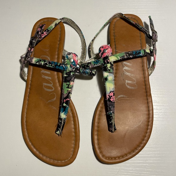 🩴SET OF SANDALS🩴 - Picture 4 of 4